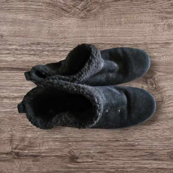 Koolaburra By UGG SZ 6 Black Suede Ankle Boots - Picture 6 of 9